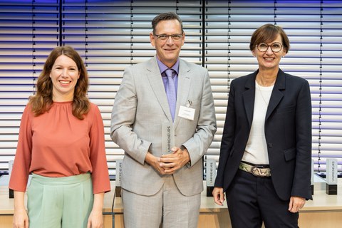 Prof. Dr. Frank Buchholz erhält den UNIPRENEURS Preis 2023 für sein unternehmerisches Engagement am Standort Dresden