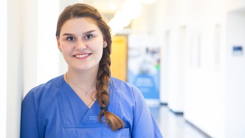 Studentin Antonia Wegner Hebammenkunde Dresden.jpg