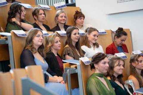 Hebammen Abschluss 2026 