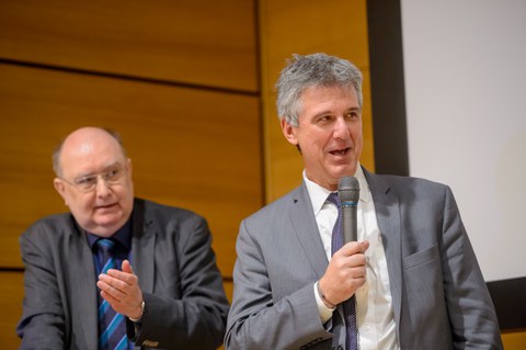 Wieland Hutter and Mauro Giacca discussing