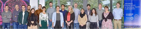 Gruppenfoto der Teilnehmer:innen