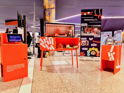 Bakteriopolis exhibition stand at the Science Communication Forum in Stuttgart 2025
