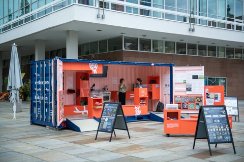 Wanderausstellung Bakteriopolis im Stadtzentrum von Dresden