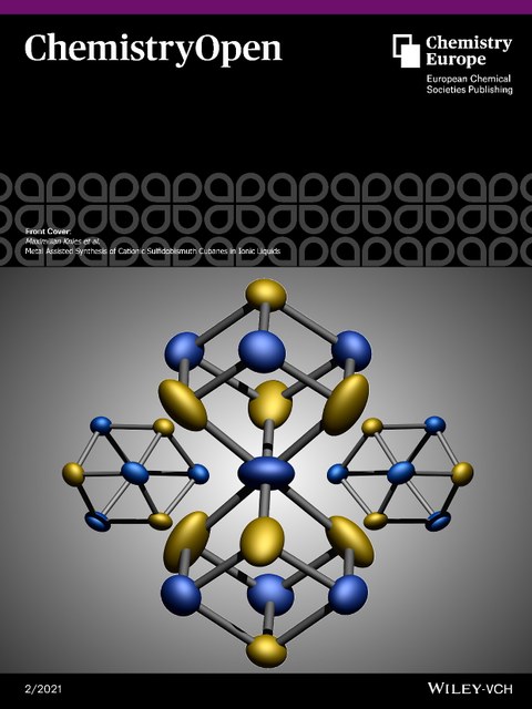 Das Titelbild zeigt das Spiro-Dicuban Bi7S85+ in der Mitte, begleitet von zwei Bi4S44+ Heterocubanen auf beiden Seiten, die entlang ihrer Dreifachachse dargestellt sind. Diese Sulfidobismut-Polykationen wurden in Salzen mit [AlCl4]- und [S(AlCl3)3]2- Anio