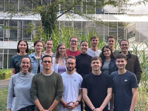 Das Bild zeigt ein Gruppenfoto der Mentoren des Jahrgangs 2023.