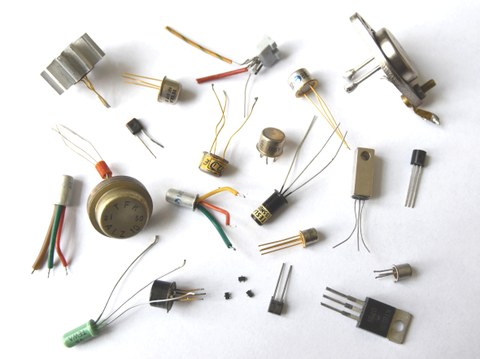 verschiedene Transistoren sind abgebildet