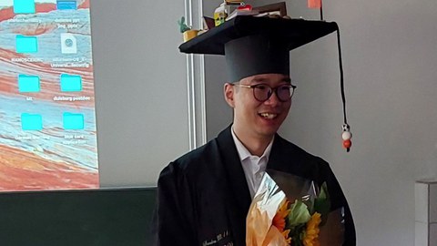 Zuyao mit Doktorhut