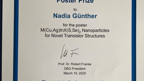 Urkunde für den Posterpreis mit Nennung der Gewinnerin und des Posteritels