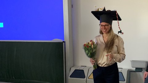 Helena Decker mit Doktorhut