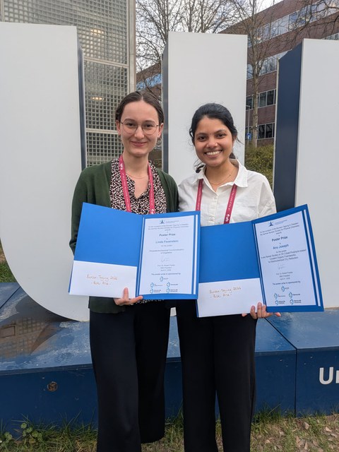 Two women with blue folders in their hands