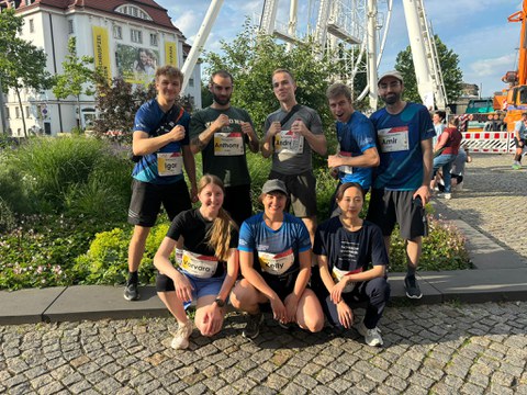 eine Gruppe in sportlicher Kleidung