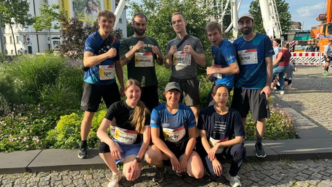 eine Gruppe in sportlicher Kleidung