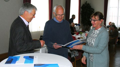 The presentation of the golden diploma certificates