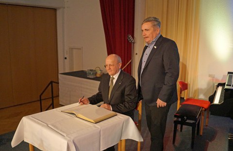 Prof. Rainer Gebhardt: Eintrag ins Goldene Buch der Stadt Annaberg-Buchholz