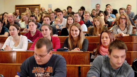 Studierende im Hörsaal