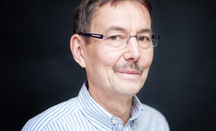 A photo of Prof. Zoltán Sasvári