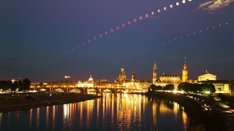 Fotoserie der totalen Mondfinsternis vom 27.7.2018, von der Marienbrücke fotografiert 