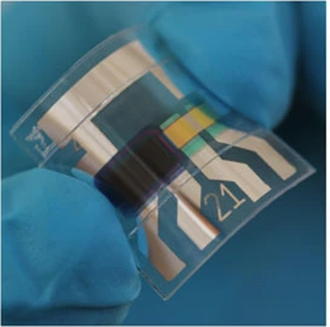 Abbildung: flexibler organischer Fotodetektor mit selektiver Photoantwort bei 1000 nm.