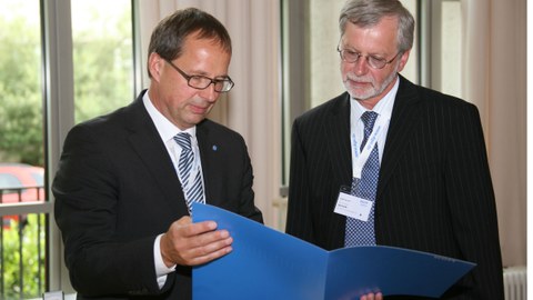 Professor Skrotzki erhält die Tammann-Gedenkmünze 2011