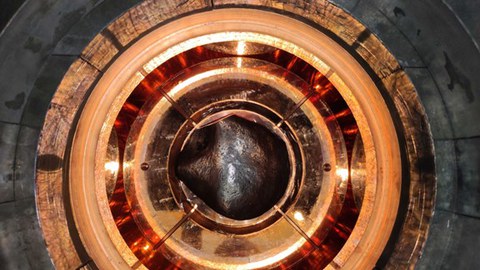 Runde Detektorkammer mit zentral montiertem Meteorit