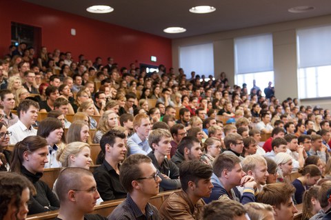 Der voll besetzte Physik-Hörsaal