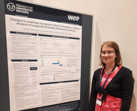 Lena Marie Uhlmann auf dem Symposium zur Einsamkeitsforschung in Hannover mit Ihrem Poster