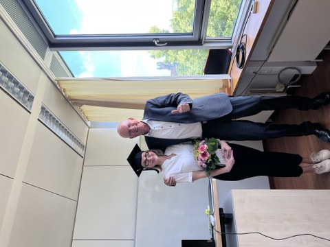 Prof. Wegge congratulates Paulina Bilińska on successfully defending her dissertation