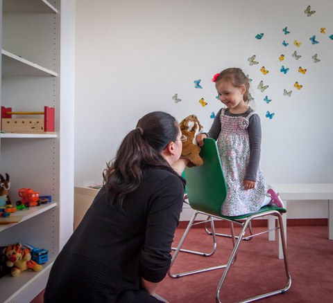 kinder mit Til Tiger