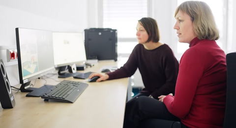 Anna-Lena und Gesine im Videolabor.png