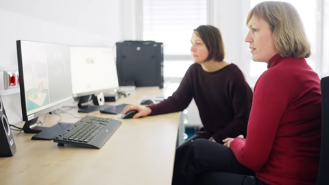 Anna-Lena und Gesine im Videolabor.png