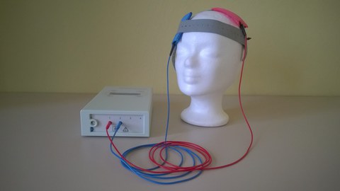 Bestandteile von transcranial direct current stimulation: Elektroden und Stimulator