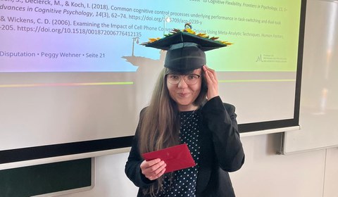 Peggy Wehner mit Doktorhut