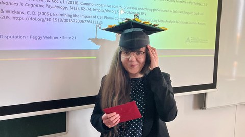 Peggy Wehner mit Doktorhut