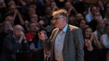 Klaus von Klitzing trug mit Dynamik, Witz und Ausdruckskraft vor.
