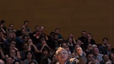 Klaus von Klitzing trug mit Dynamik, Witz und Ausdruckskraft vor.