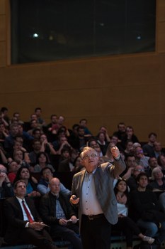 Klaus von Klitzing trug mit Dynamik, Witz und Ausdruckskraft vor.