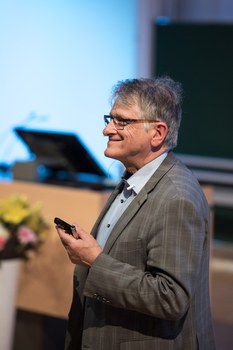 Klaus von Klitzing trug mit Dynamik, Witz und Ausdruckskraft vor.