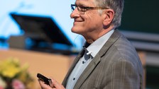 Klaus von Klitzing trug mit Dynamik, Witz und Ausdruckskraft vor.