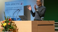 Nobelpreisträger Venkatraman (Venki) Ramakrishnan zu Gast an der TU Dresdeny