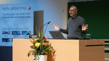 Nobelpreisträger Venkatraman (Venki) Ramakrishnan zu Gast an der TU Dresdeny