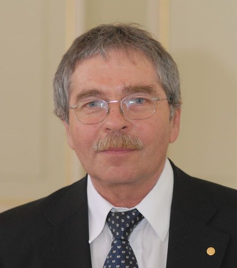 Porträtaufnahme von Georg Bednorz.