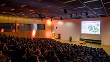 Ada Yonath im Audimax der TU Dresden