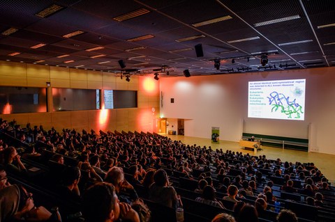 Ada Yonath im Audimax der TU Dresden