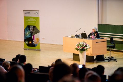 Ada Yonath im Audimax der TU Dresden