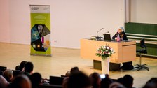 Ada Yonath im Audimax der TU Dresden