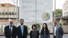 Nobelpreisträger Kajita mit Familie