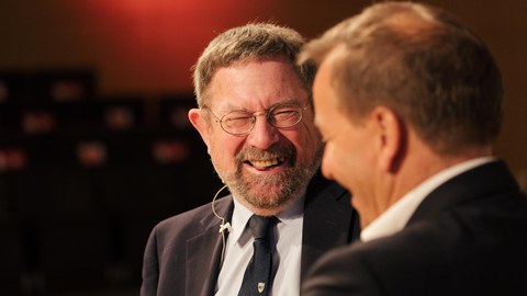 Michael Kosterlitz mit Prof. Kirschbaum