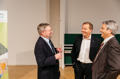 Michael Kosterlitz mit Prof. Kirschbaum und Rektor