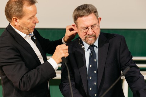 Michael Kosterlitz mit Prof. Kirschbaum