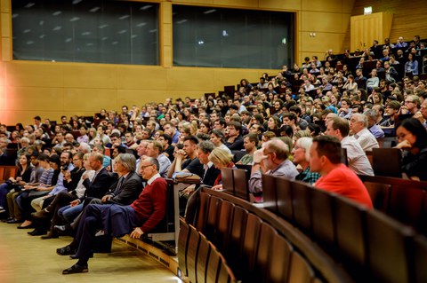 Tom Südhof im Audimax der TU Dresden